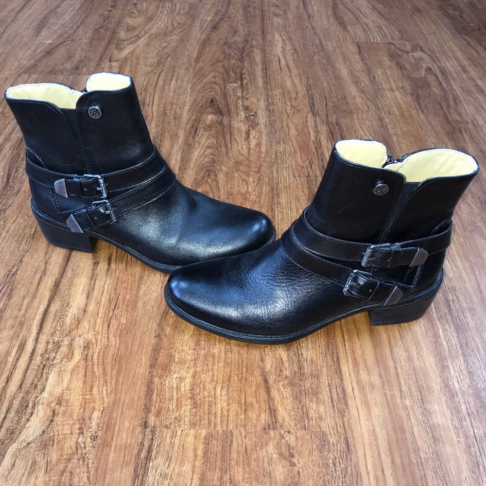 NEW Bussola Leather Ankle Boots